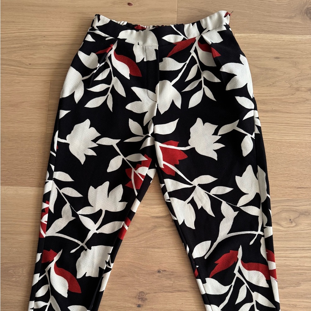 Floral Black and Red Women's Capris